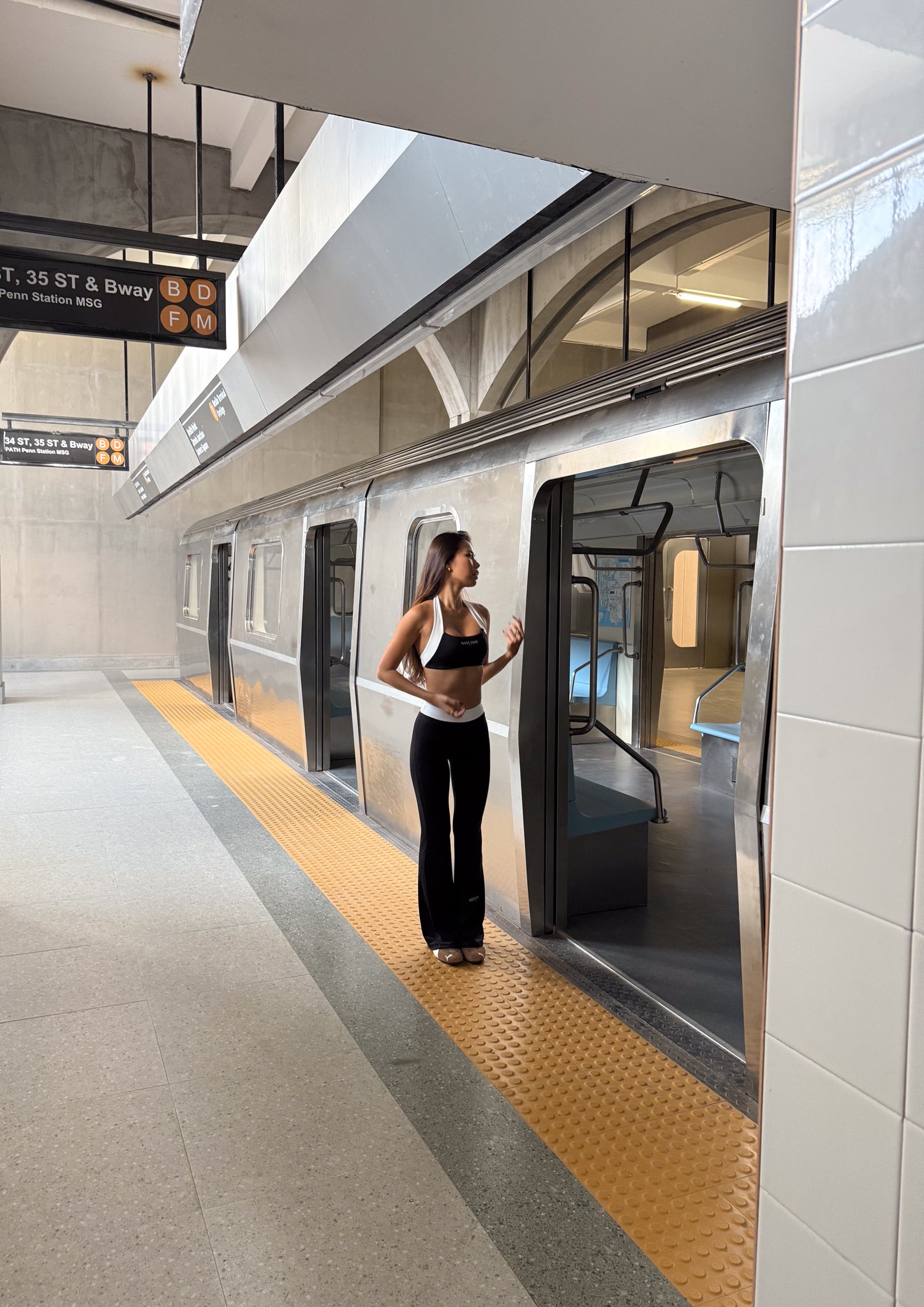 Two Tone Flow Flare Pants in Black